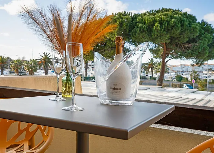 Village Naturiste R4N - Nuit D'Ambre Port Nature * Agde